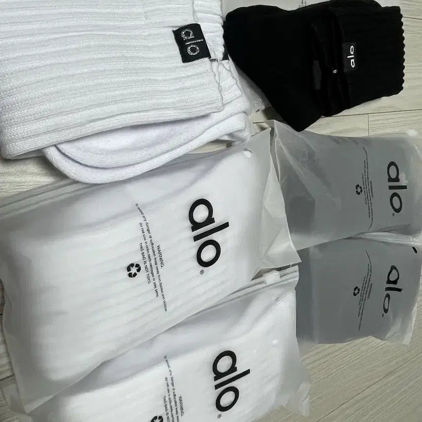 [BUNJANG] Alo Yoga Scrunch Socks / 알로 요가 양말