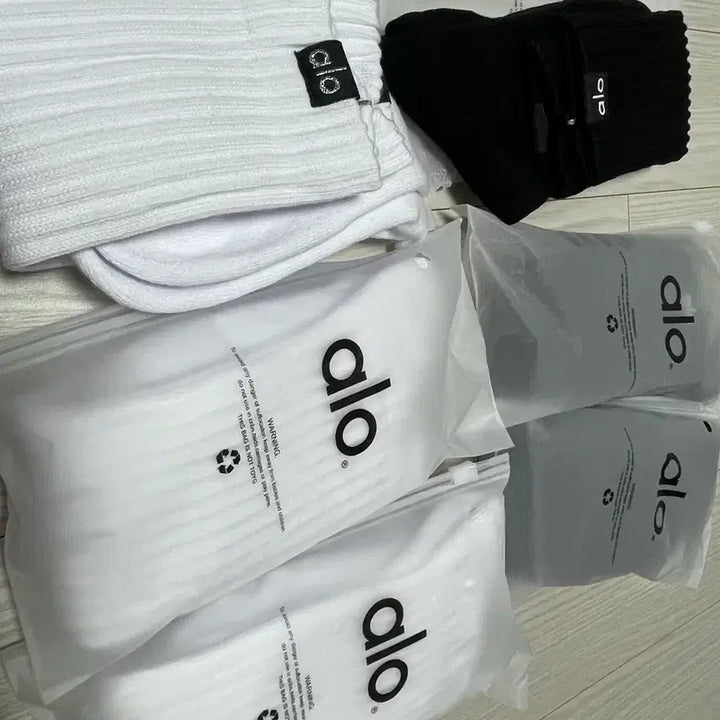 [BUNJANG] Alo Yoga Scrunch Socks / 알로 요가 양말