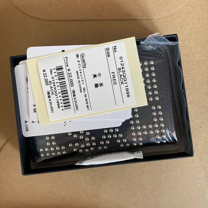 [BUNJANG] Hysteric Glamour Logo Studded Leather Wallet / 히스테릭글래머 지갑 로고 스터드 3단 가죽지갑