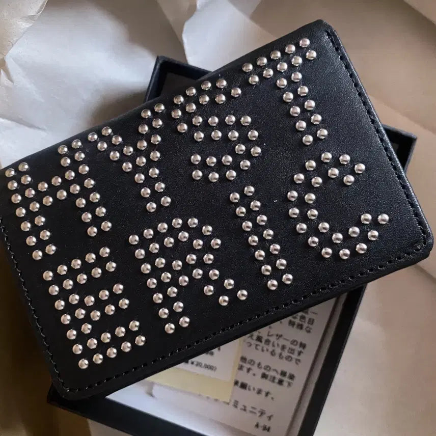 [BUNJANG] Hysteric Glamour Logo Studded Leather Wallet / 히스테릭글래머 지갑 로고 스터드 3단 가죽지갑