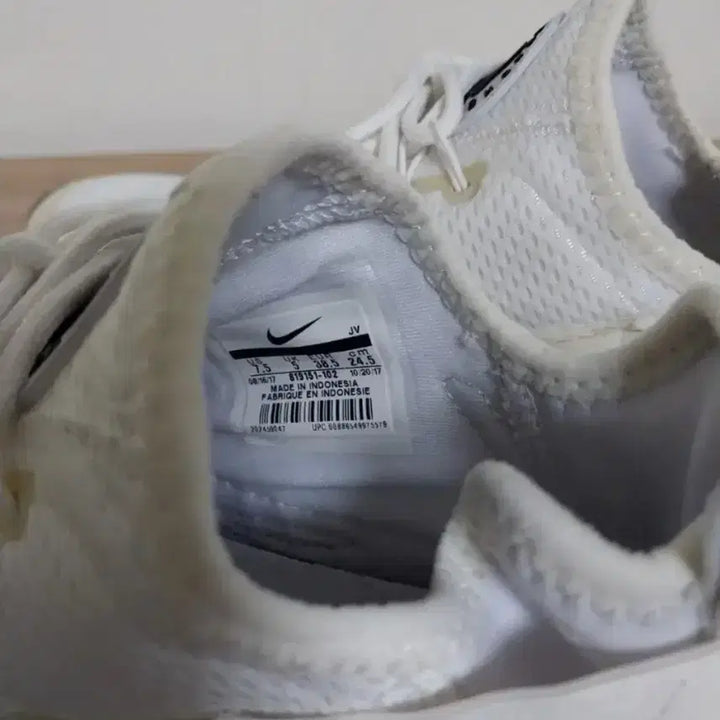 [BUNJANG] Nike Air Huarache Run Ultra White Sneakers (245) / 여성 나이키 에어 허라취 런 울트라 화이트 운동화 (245)