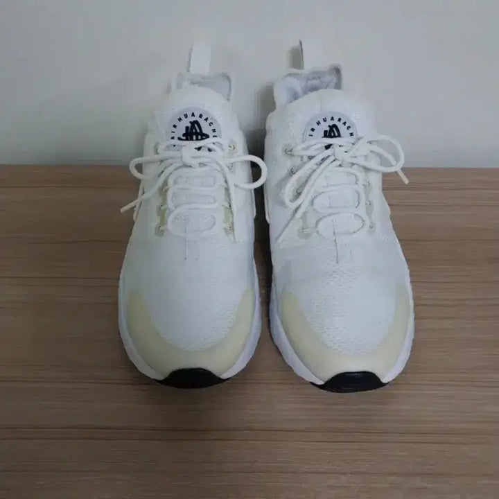 [BUNJANG] Nike Air Huarache Run Ultra White Sneakers (245) / 여성 나이키 에어 허라취 런 울트라 화이트 운동화 (245)