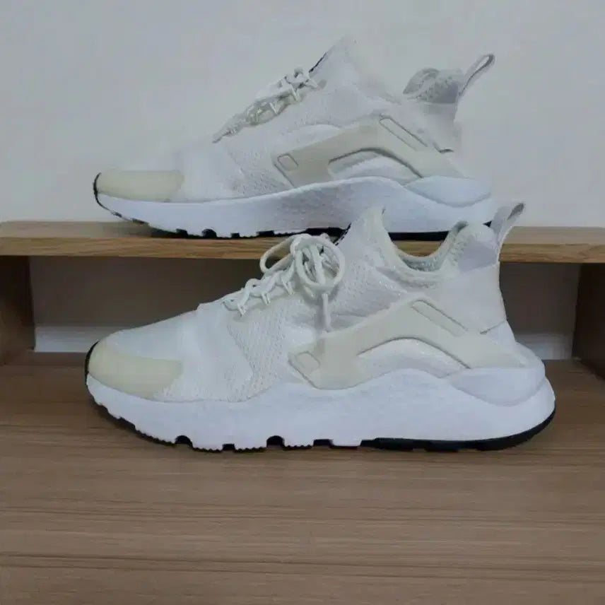 [BUNJANG] Nike Air Huarache Run Ultra White Sneakers (245) / 여성 나이키 에어 허라취 런 울트라 화이트 운동화 (245)