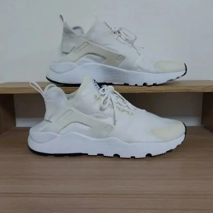[BUNJANG] Nike Air Huarache Run Ultra White Sneakers (245) / 여성 나이키 에어 허라취 런 울트라 화이트 운동화 (245)