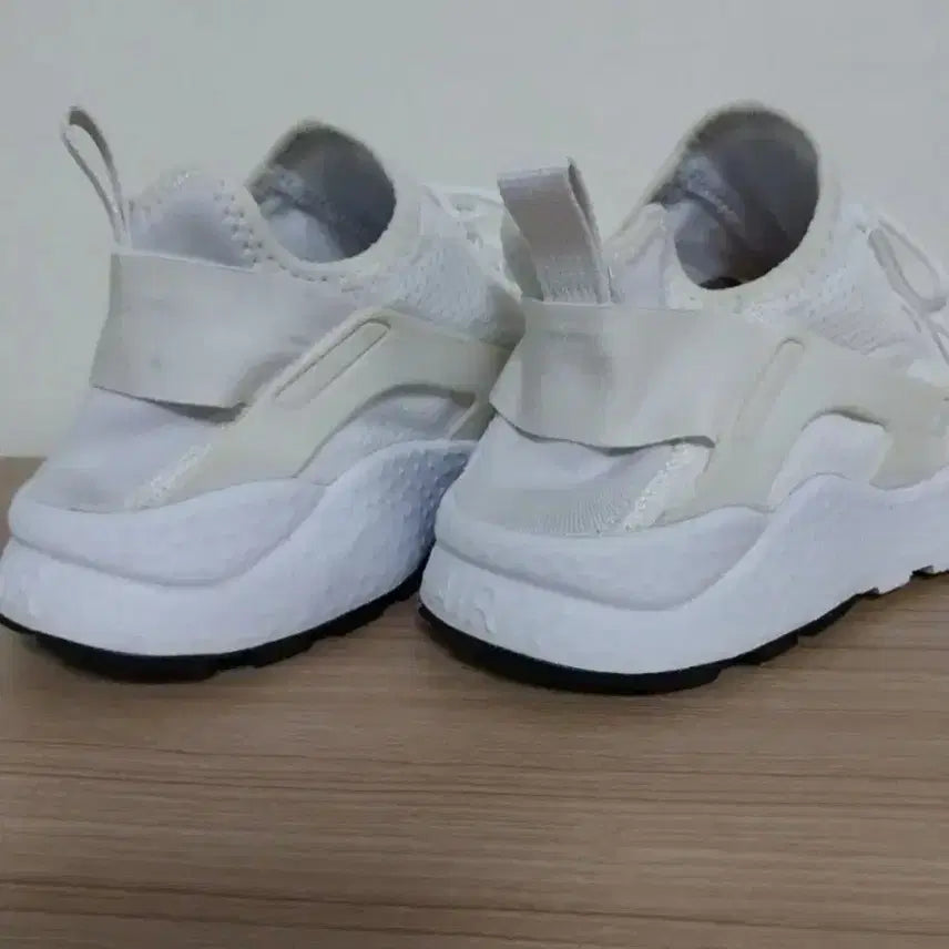 [BUNJANG] Nike Air Huarache Run Ultra White Sneakers (245) / 여성 나이키 에어 허라취 런 울트라 화이트 운동화 (245)