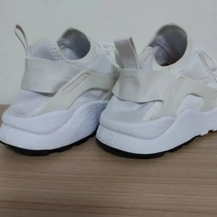 [BUNJANG] Nike Air Huarache Run Ultra White Sneakers (245) / 여성 나이키 에어 허라취 런 울트라 화이트 운동화 (245)