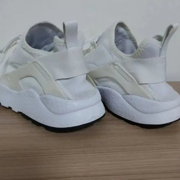 [BUNJANG] Nike Air Huarache Run Ultra White Sneakers (245) / 여성 나이키 에어 허라취 런 울트라 화이트 운동화 (245)