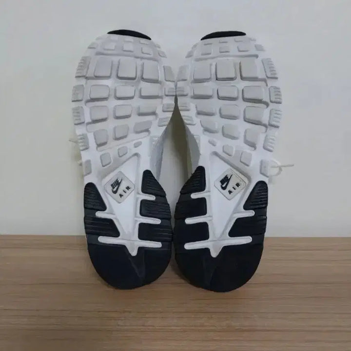 [BUNJANG] Nike Air Huarache Run Ultra White Sneakers (245) / 여성 나이키 에어 허라취 런 울트라 화이트 운동화 (245)