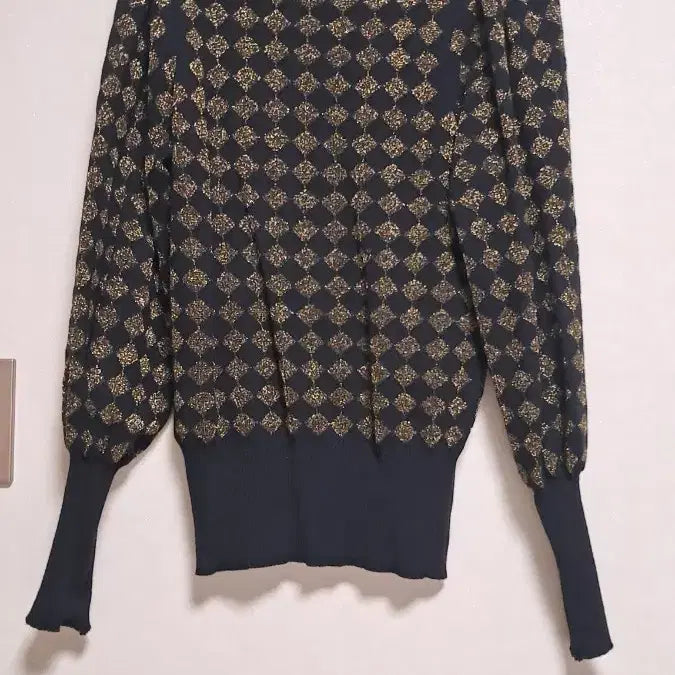 [BUNJANG] Rennie and McCoy Black Gold Diamond Pattern Knit / 르니앤맥코이 블랙 금사 다이아 패턴 니트