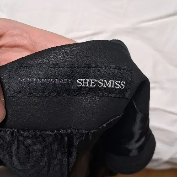 [BUNJANG] She'zmiss Black Leather Vest / 쉬즈미스 블랙 레더 베스트 조끼 55 66