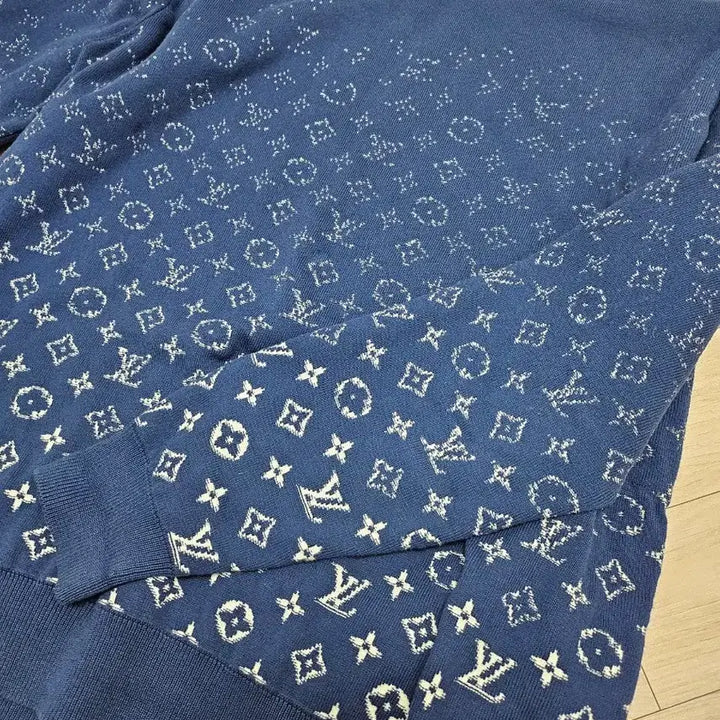 [BUNJANG] Louis Vuitton Monogram Gradient Knit Sweater / 루이비통 모노그램그라디언트맨투맨니트L사이즈