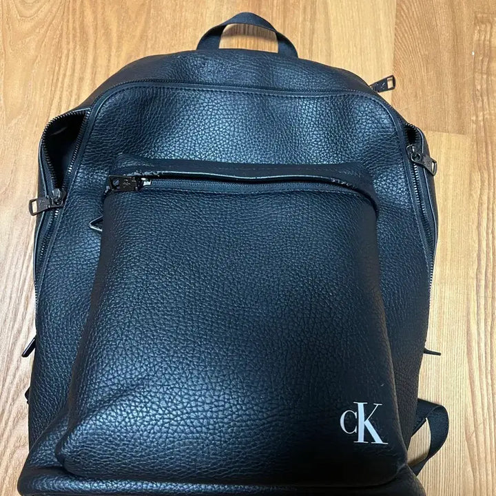 [BUNJANG] Calvin Klein Leather Backpack / Ck 캘빈클라인 백팩