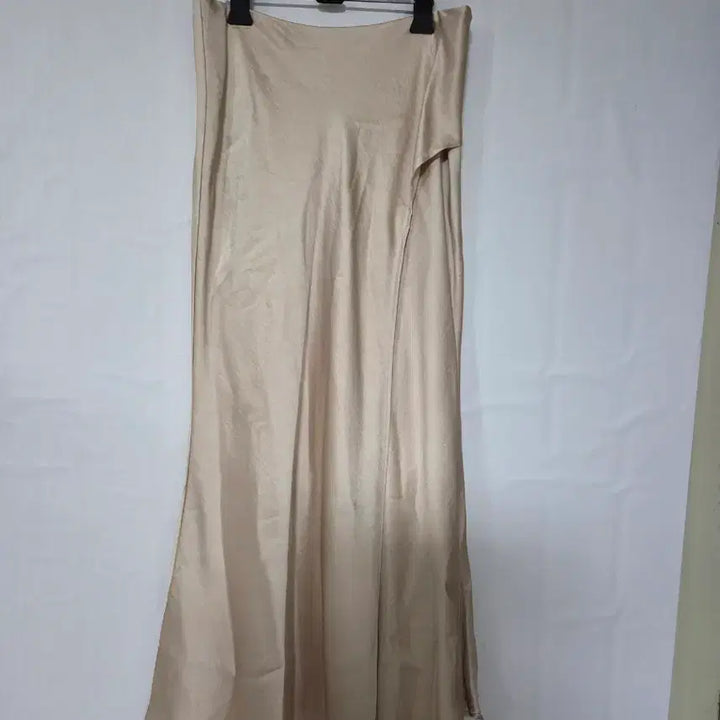 [BUNJANG] Megjay Beige Satin Long Skirt / 메그제이 베이지 새틴 롱 스커트
