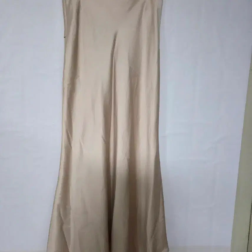 [BUNJANG] Megjay Beige Satin Long Skirt / 메그제이 베이지 새틴 롱 스커트