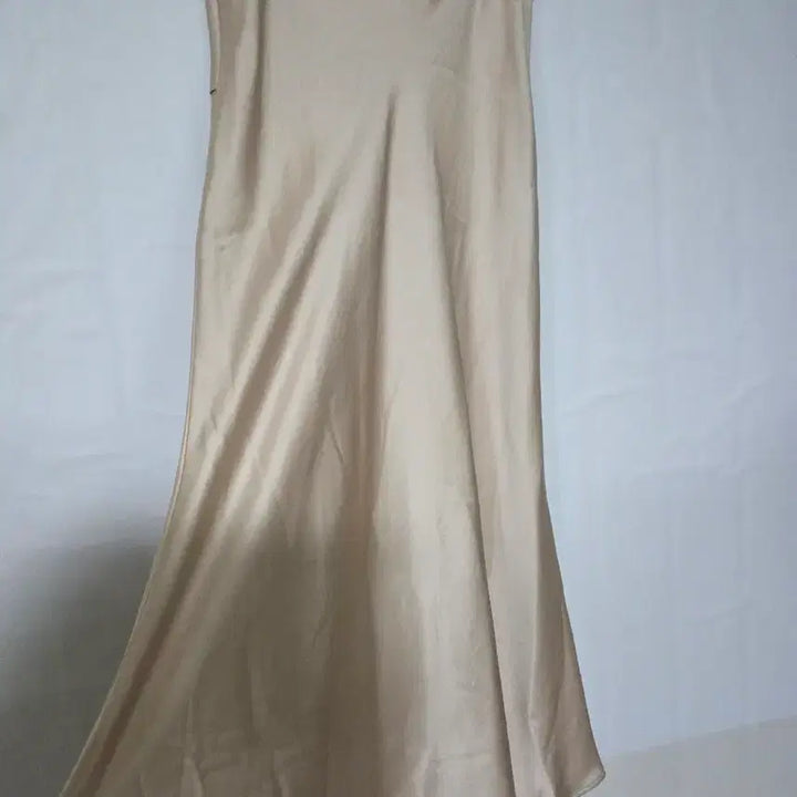 [BUNJANG] Megjay Beige Satin Long Skirt / 메그제이 베이지 새틴 롱 스커트