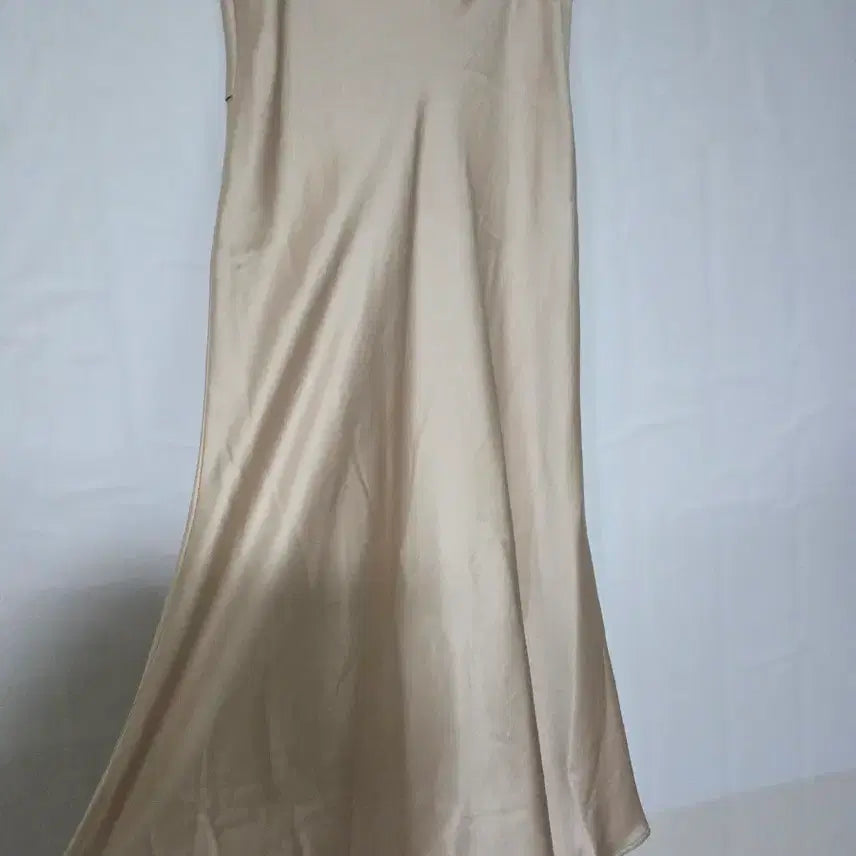 [BUNJANG] Megjay Beige Satin Long Skirt / 메그제이 베이지 새틴 롱 스커트
