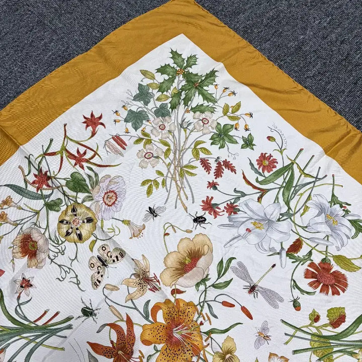 [BUNJANG] Gucci Flora Printed Silk Scarf / 구찌 플로라 프린팅 실크 스카프