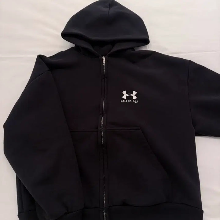 [SOLD OUT] 발렌시아가 언더아머 후드집업 (송승일 착용)