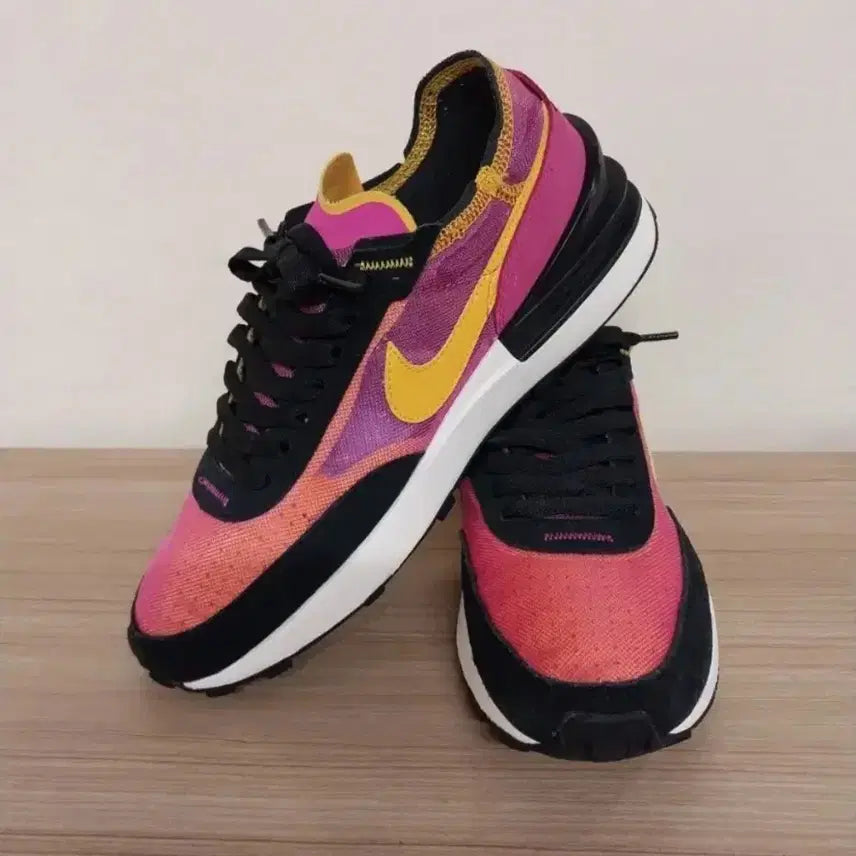 [BUNJANG] Nike Waffle One Active Fuchsia Sneakers (250) / 여성 나이키 와플 원 액티브 푸시아 운동화 (250)