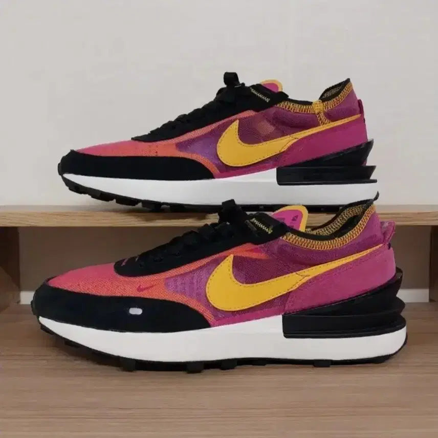 [BUNJANG] Nike Waffle One Active Fuchsia Sneakers (250) / 여성 나이키 와플 원 액티브 푸시아 운동화 (250)