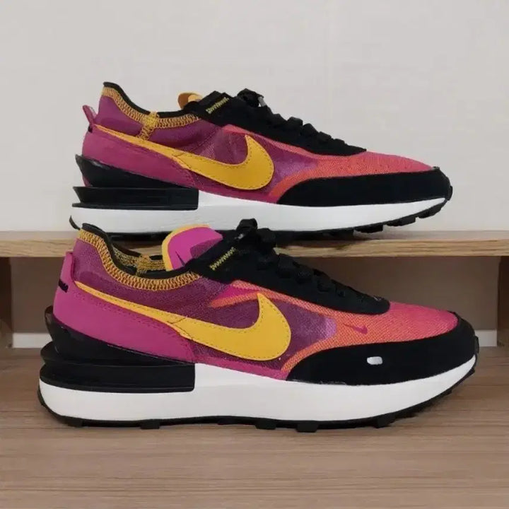 [BUNJANG] Nike Waffle One Active Fuchsia Sneakers (250) / 여성 나이키 와플 원 액티브 푸시아 운동화 (250)