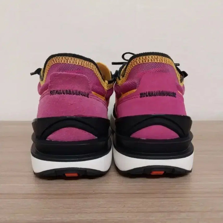 [BUNJANG] Nike Waffle One Active Fuchsia Sneakers (250) / 여성 나이키 와플 원 액티브 푸시아 운동화 (250)