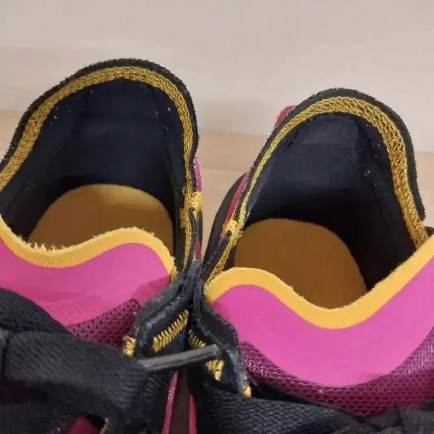 [BUNJANG] Nike Waffle One Active Fuchsia Sneakers (250) / 여성 나이키 와플 원 액티브 푸시아 운동화 (250)