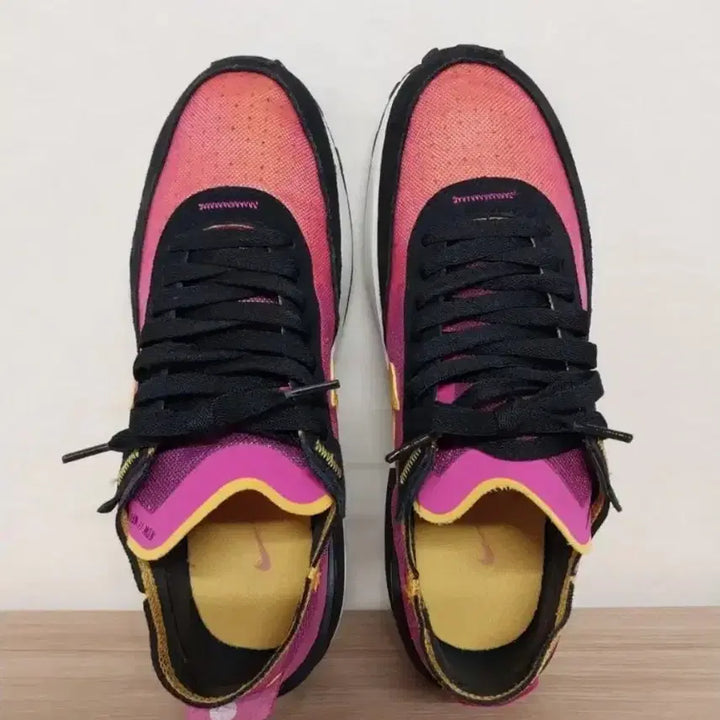 [BUNJANG] Nike Waffle One Active Fuchsia Sneakers (250) / 여성 나이키 와플 원 액티브 푸시아 운동화 (250)
