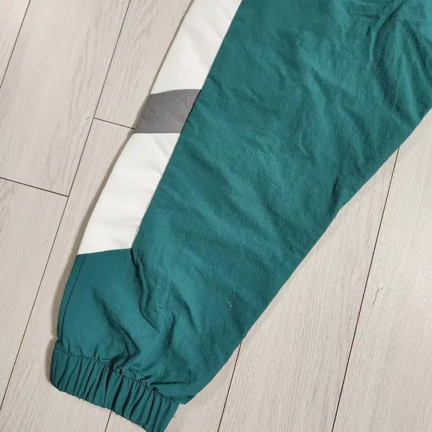 [BUNJANG] Adidas Equipment Wind Track Pants (EQT) - Size M / 아디다스 이큅먼트 윈드 트랙 팬츠 품명 EQT WIND PANT 사이즈M