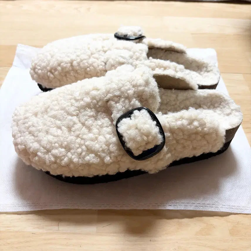 [BUNJANG] Unbranded Sherpa Fleece Slippers (240) / [새상품] 뽀글이 양털 퍼 슬리퍼 (240)