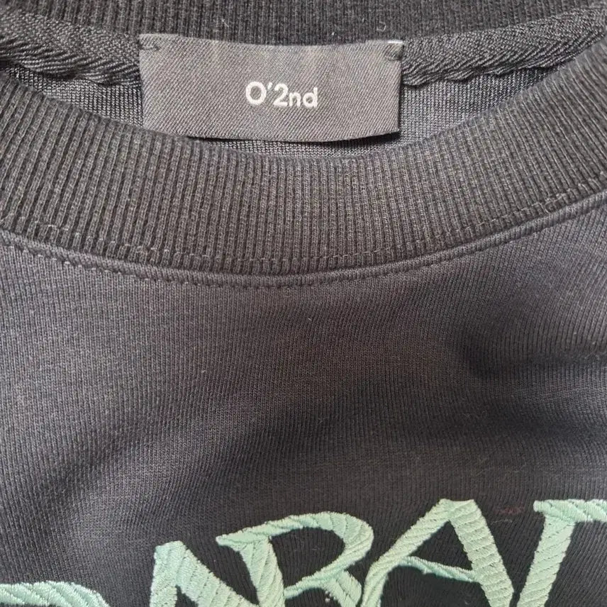 [BUNJANG] O!zoc!n Embroidered Sweatshirt / 오즈세컨 자수스웻 셔츠