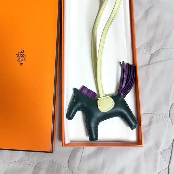 [SOLD OUT] (정품) Hermes 에르메스 로데오 PM 백참