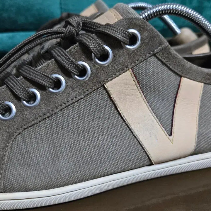 [BUNJANG] Louis Vuitton German Army Sneakers (Size 8) / 루이비통 V 독일군 스니커즈 8사이즈.