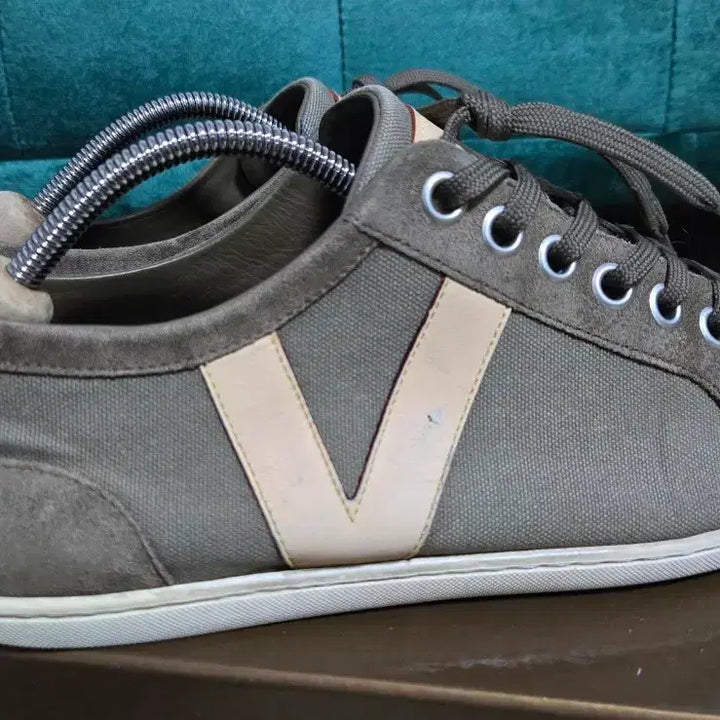 [BUNJANG] Louis Vuitton German Army Sneakers (Size 8) / 루이비통 V 독일군 스니커즈 8사이즈.