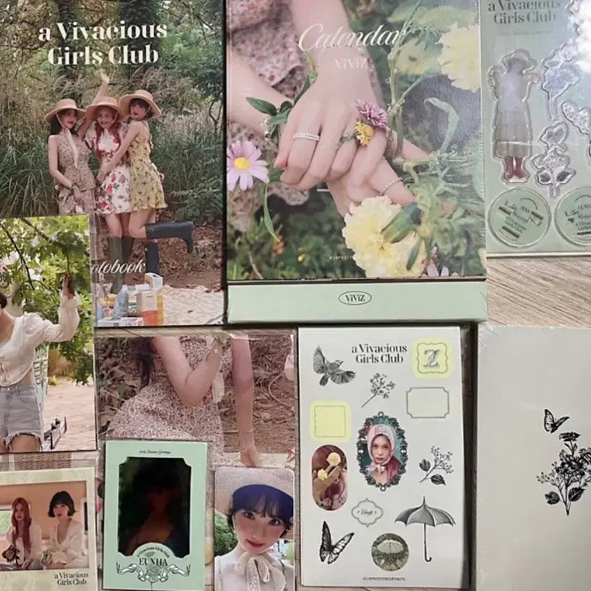 (미개봉 상태최상)비비지 VIVIZ 2023 시즌그리팅 풀박+포카3장추가