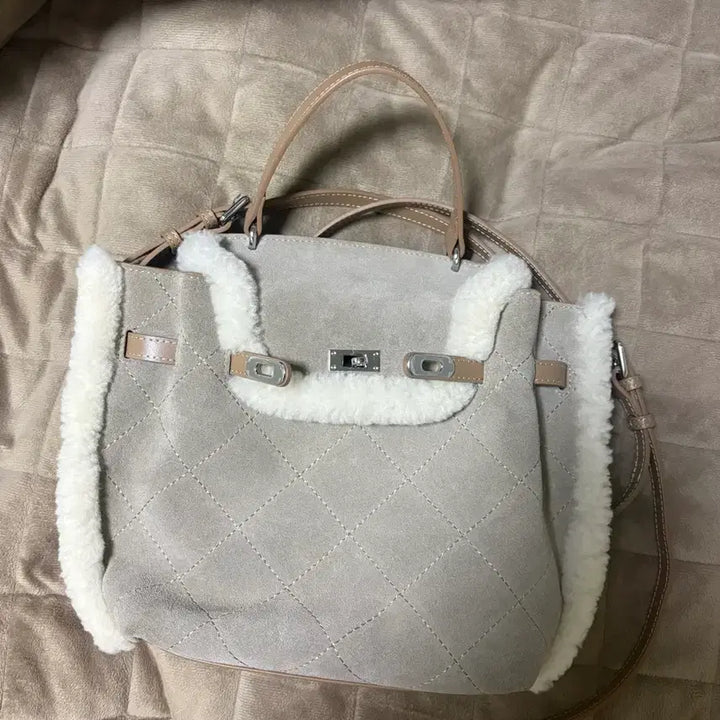 [BUNJANG] UGG Shearling Backpack, Taupe / 오늘만)어그 양털 백팩 토프