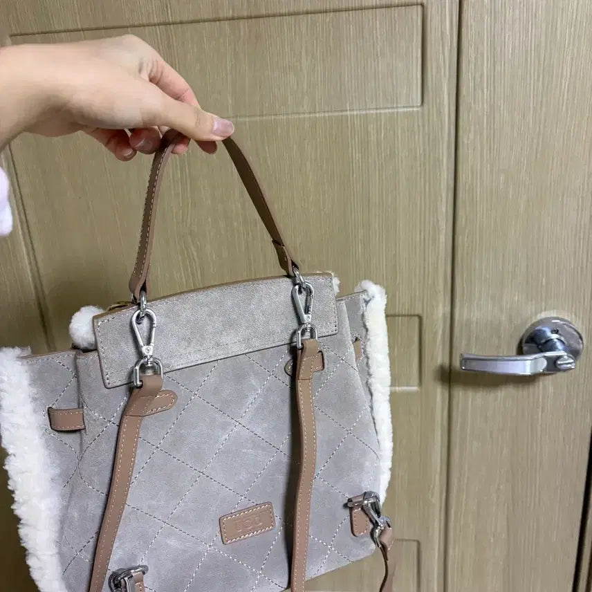 [BUNJANG] UGG Shearling Backpack, Taupe / 오늘만)어그 양털 백팩 토프