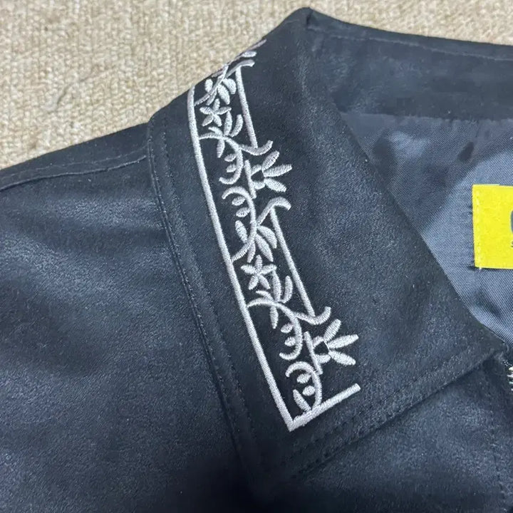 [BUNJANG] Suede Embroidered Collar Blouson Jacket / 스웨이드 카라 자수 블루종 자켓 팝니다