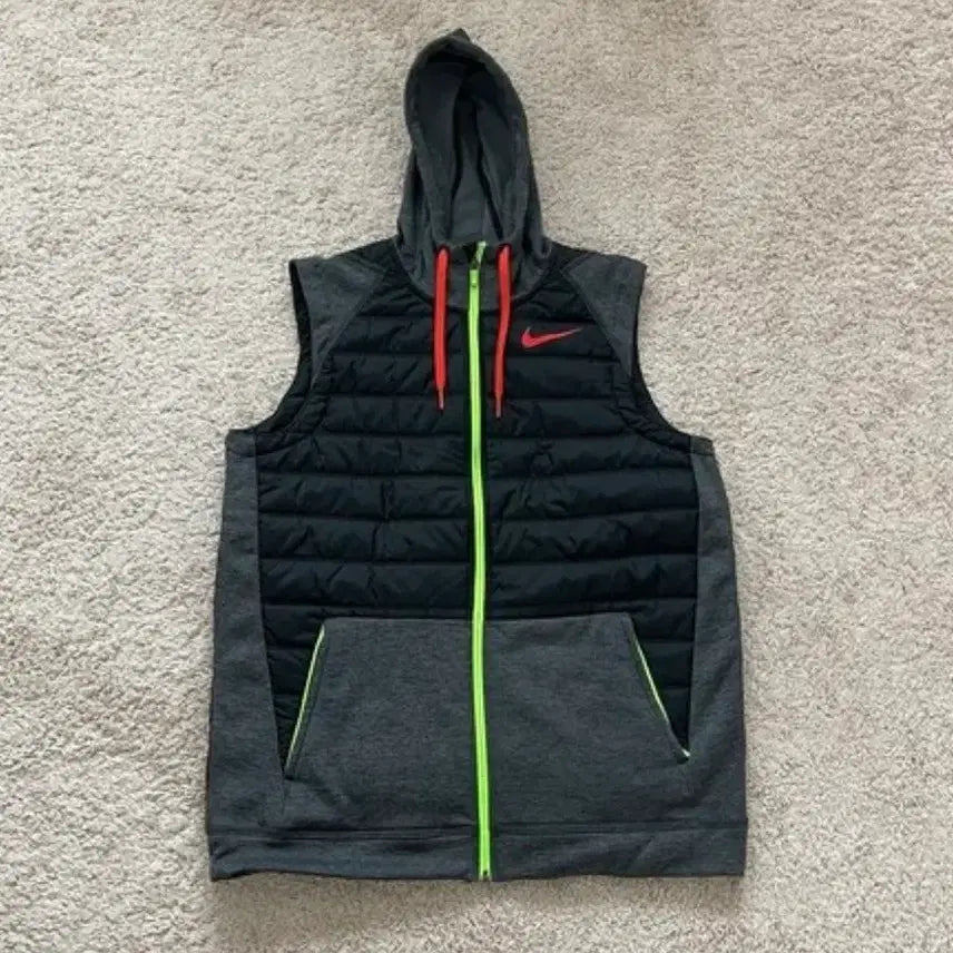 [BUNJANG] Nike Therma Winterized Training Hooded Zip-Up Vest M / 나이키 써마 윈터라이즈 트레이닝 후드 집업 베스트 M(100)