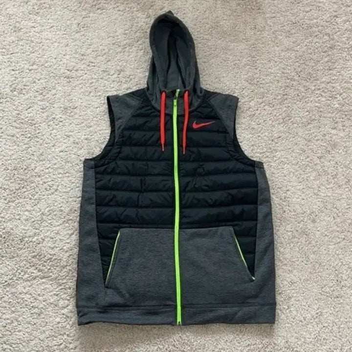 [BUNJANG] Nike Therma Winterized Training Hooded Zip-Up Vest M / 나이키 써마 윈터라이즈 트레이닝 후드 집업 베스트 M(100)