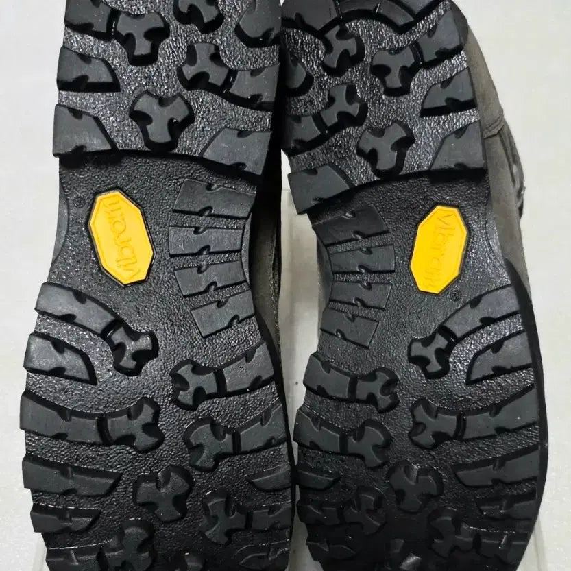 [BUNJANG] Caravan Grandking Gore-Tex Hiking Boots Men&