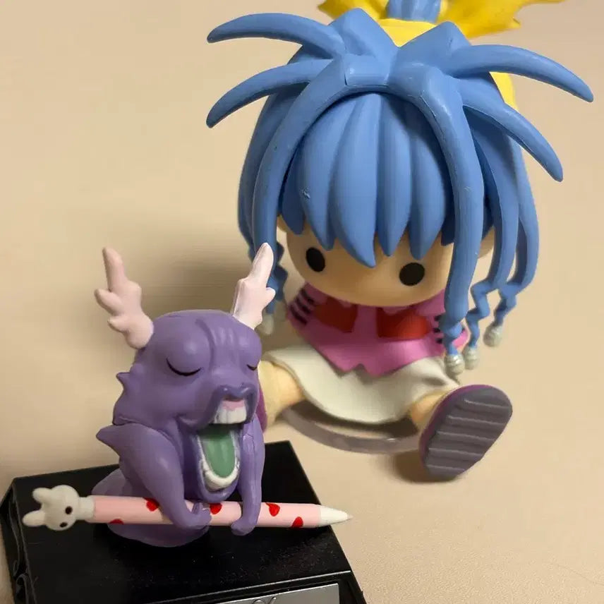 [BUNJANG] Hunter x Hunter Neferpitou & Kurapika Gashapon Bundle Set / [일괄] 헌터헌터 네온 노스트라드 천사의 자동필기 페타돌 가샤폰 일괄