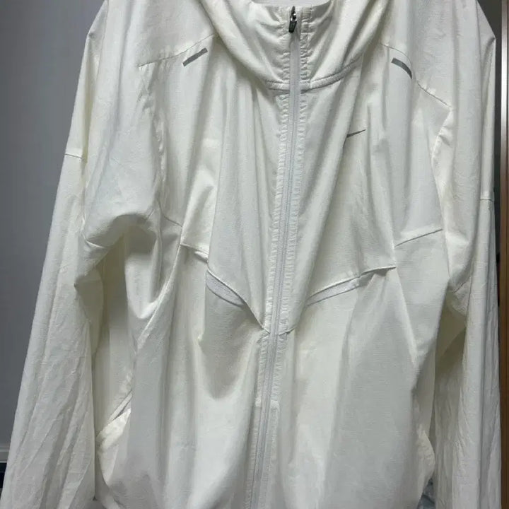 [BUNJANG] Nike Repel UV Windrunner Jacket Cream / 나이키 리펠 UV 바람막이 윈드러너 자켓 크림색