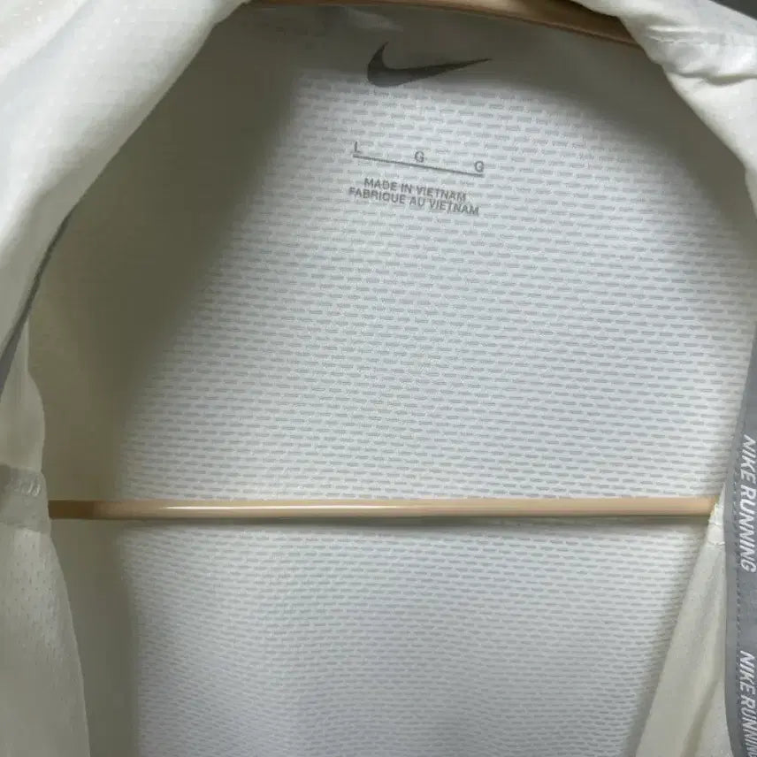 [BUNJANG] Nike Repel UV Windrunner Jacket Cream / 나이키 리펠 UV 바람막이 윈드러너 자켓 크림색