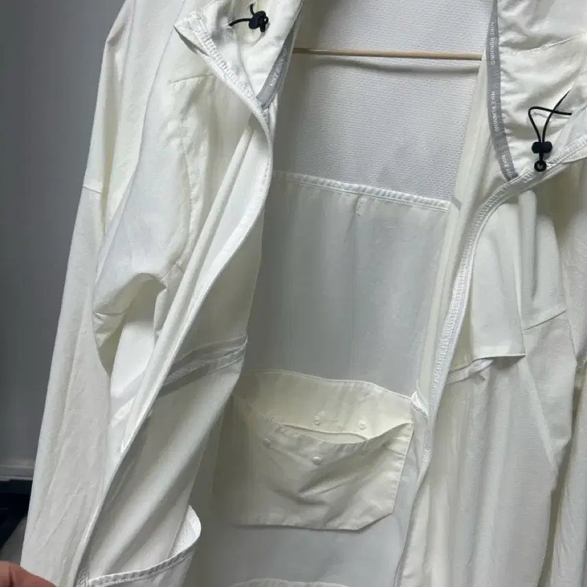 [BUNJANG] Nike Repel UV Windrunner Jacket Cream / 나이키 리펠 UV 바람막이 윈드러너 자켓 크림색