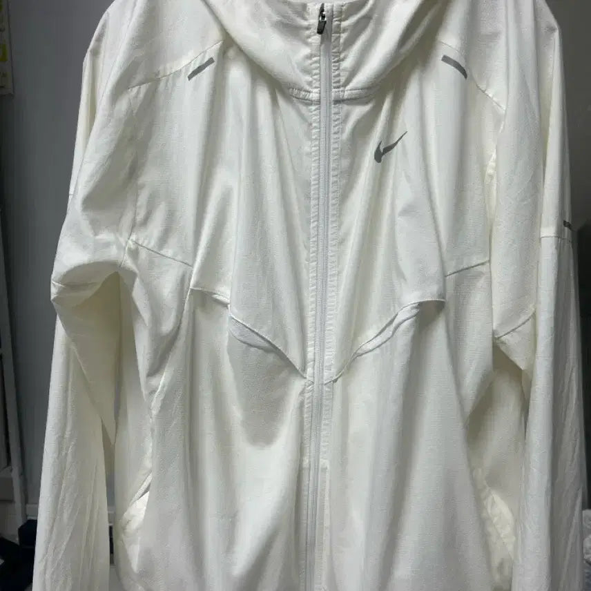 [BUNJANG] Nike Repel UV Windrunner Jacket Cream / 나이키 리펠 UV 바람막이 윈드러너 자켓 크림색