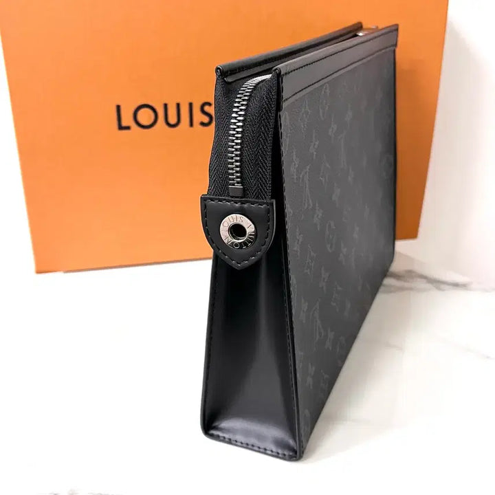 [BUNJANG] Louis Vuitton Pochette Voyage MM Clutch Bag / [거의 새상품] 루이비통 포쉐트 보야주 클러치 백 MM