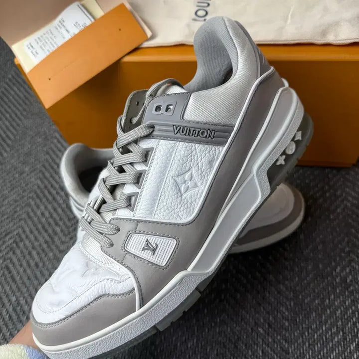 [SOLD OUT] 루이비통 LV 트레이너 스니커즈 그레이 8.5