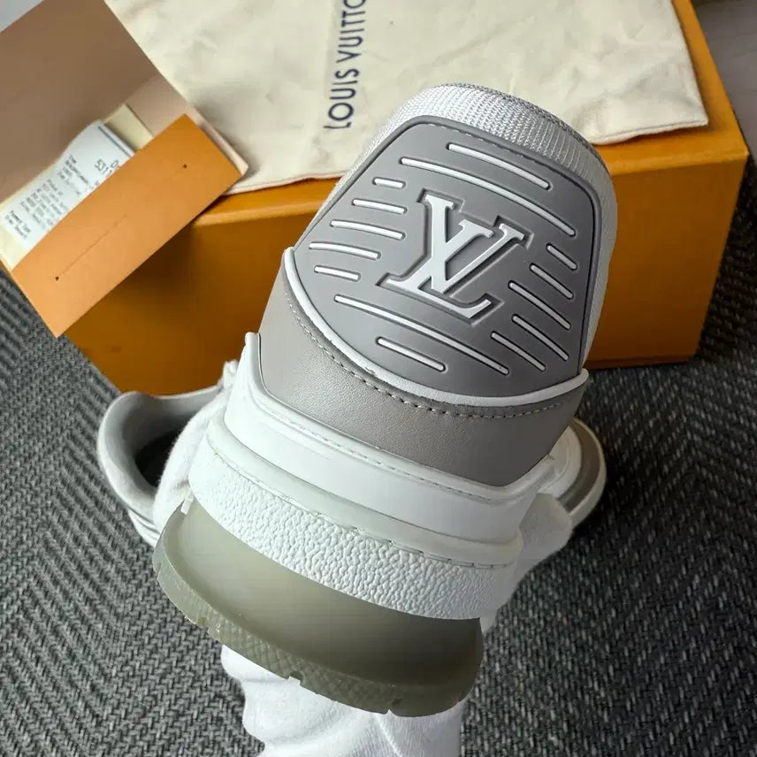 [SOLD OUT] 루이비통 LV 트레이너 스니커즈 그레이 8.5