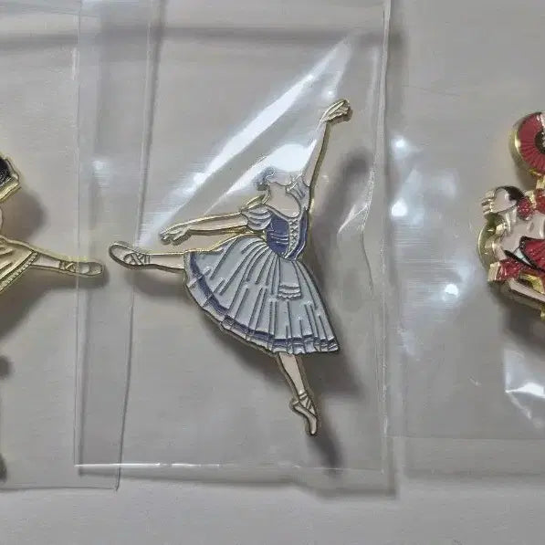 [BUNJANG] Universal Ballet Company Official Badge / 유니버설발레단 공식 뱃지